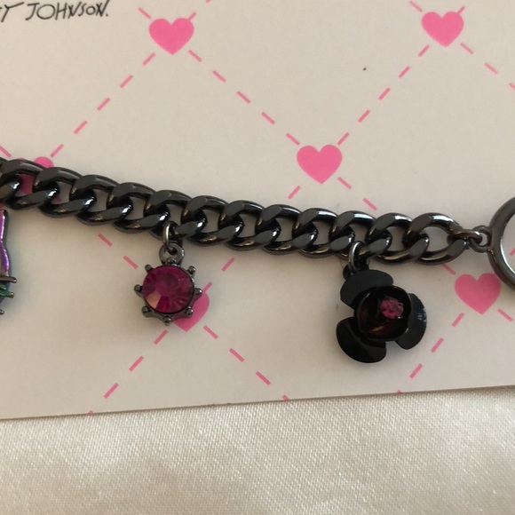 Betsey Johnson Gun Metal Tone Curb Link Cat & Flower Charm Bracelet NWT - Picture 6 of 16